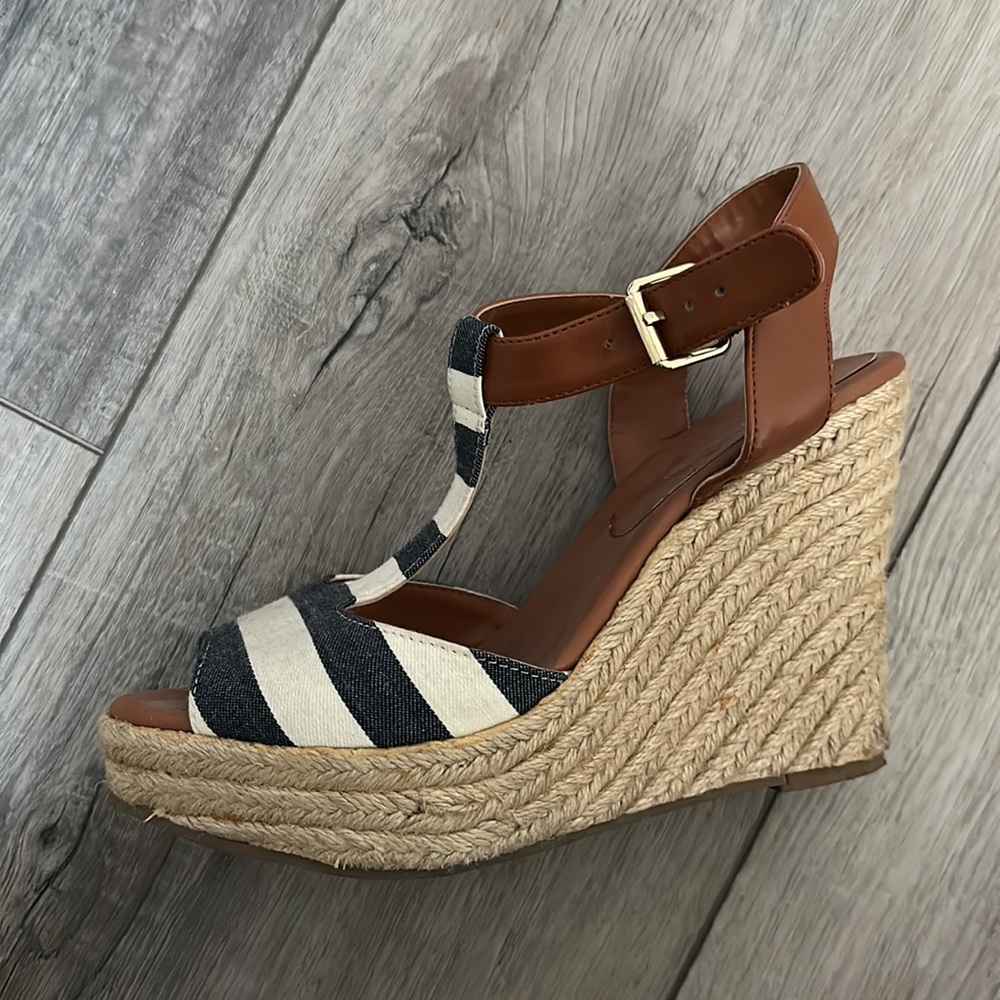 Platform Sandal - Picture 2 of 2